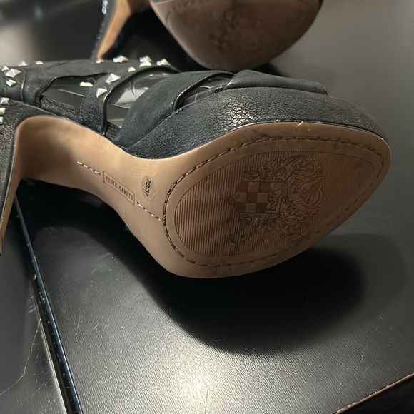 Vince Camuto - Picture 3 of 4